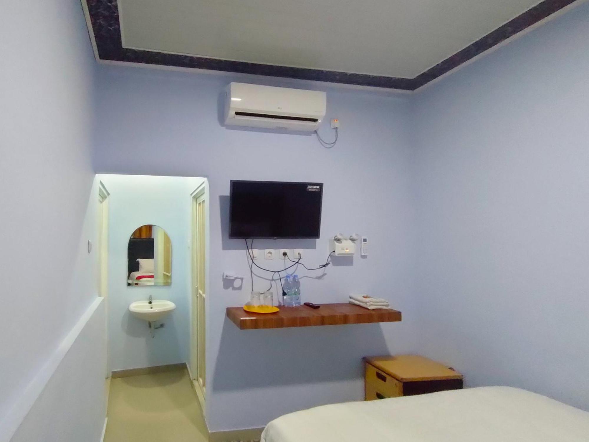 Reddoorz Syariah Near Stasiun Wates Ξενοδοχείο Wates  Εξωτερικό φωτογραφία